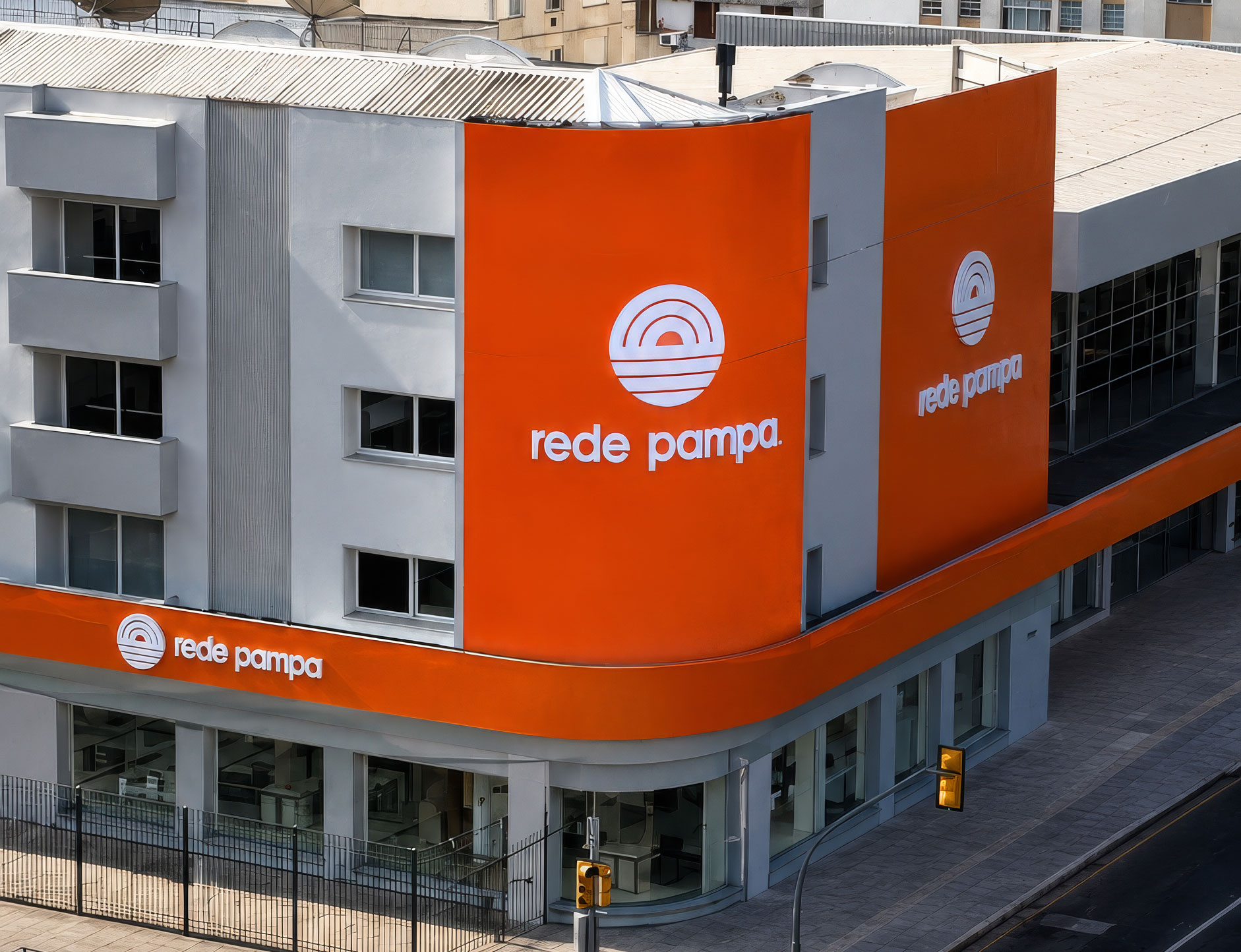 Solução de energia segura nos novos estúdios da Rede Pampa